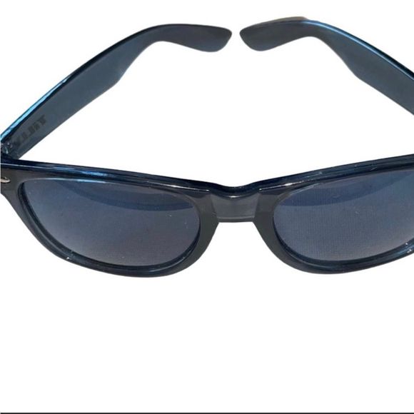 UVA & UVB Protection - Classic Sunglasses by: Tilly’s - Picture 11 of 11